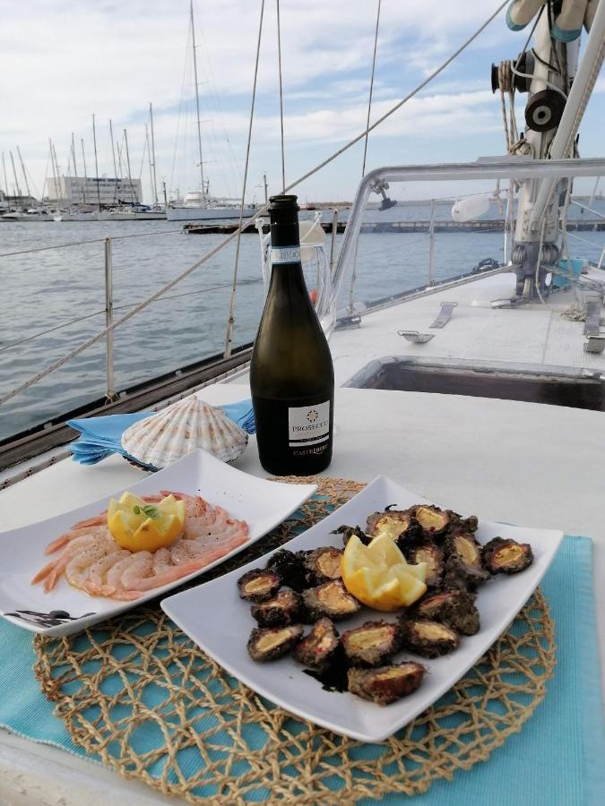 La Tua Stanza A Vela Sul Mare Bateau-hôtel *